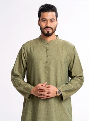 Green semi-fitted Panjabi in Dobby fabric. Designed with a mandarin collar and matching metal button on the placket.