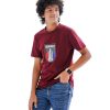 Maroon T-Shirt in Cotton single jersey fabric. Designed with a crew neck, short sleeves and print on the chest.