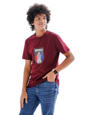 Maroon T-Shirt in Cotton single jersey fabric. Designed with a crew neck, short sleeves and print on the chest.