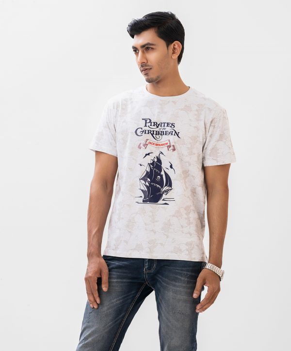 Men's short sleeve t-shirt in cotton single jersey fabric. Crew neck and pirates theme printed.