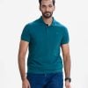 Men's polo shirt in cotton pique fabric. Classic collar, short sleeves and a straight-cut hem.