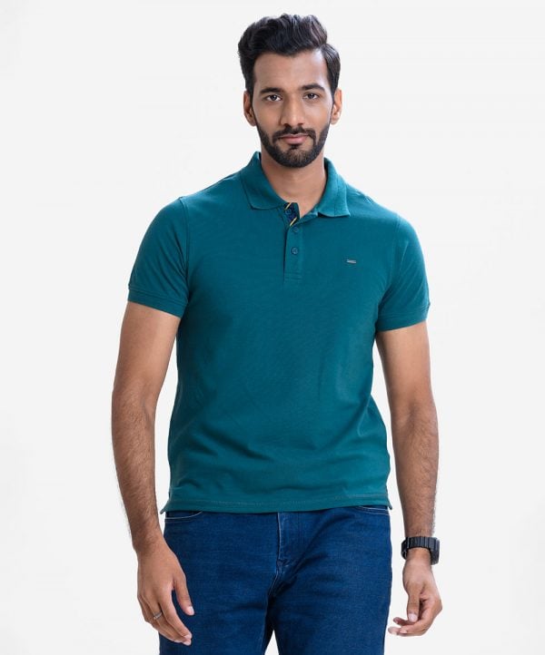 Men's polo shirt in cotton pique fabric. Classic collar, short sleeves and a straight-cut hem.