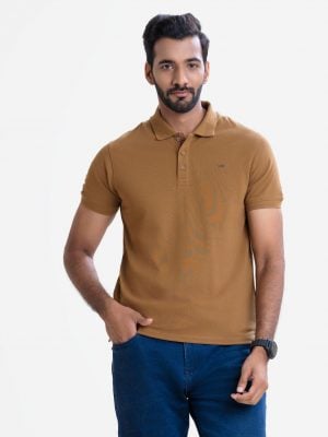 Brown polo shirt in cotton pique fabric. Classic collar, short sleeves and a straight-cut hem.