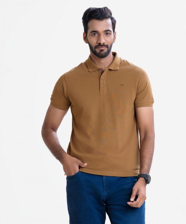 Brown polo shirt in cotton pique fabric. Classic collar, short sleeves and a straight-cut hem.