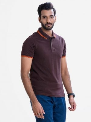 Men's polo shirt in cotton pique fabric. Classic collar, short sleeves and a straight-cut hem.
