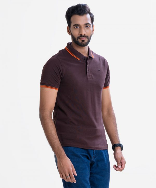 Men's polo shirt in cotton pique fabric. Classic collar, short sleeves and a straight-cut hem.