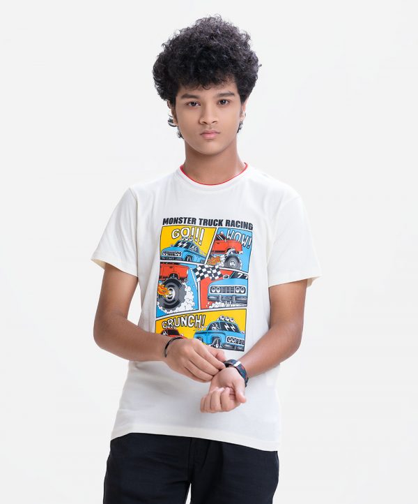 Crew neck, short sleeved teen boy's T-shirt in single jersey fabric. Car print at front.