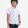 Kid boys short sleeves casual shirt in car printed cotton fabric. Classic collar and a chest pocket.