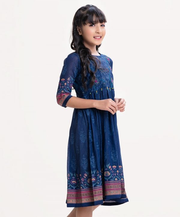 Kid girls frock in floral printed Georgette fabric. Round neck, three quarter sleeves and karchupi at front.