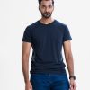 Men's t-shirt in cotton stitched single jersey fabric. Crew neck, short sleeves and stripes at the yoke.