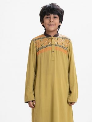 Kids boy printed panjabi in viscose fabric. Mandarin collar and inseam pockets. Karchupi at the front.