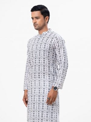 Men's semi fitted panjabi in printed cotton fabric. Mandarin collar and inseam pockets.