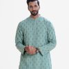 Men's semi-fitted panjabi in viscose fabric. Pin tuck at mandarin collar and button placket.