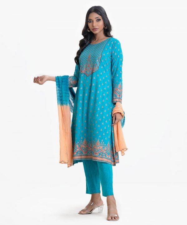 Women's printed straight kameez in viscose fabric. Round neck, full Sleeve. Karchupi at the front. chiffon dupatta with viscose culottes pant.