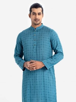 Men's semi fitted panjabi in cotton fabric. Mandarin collar with inseam pockets.