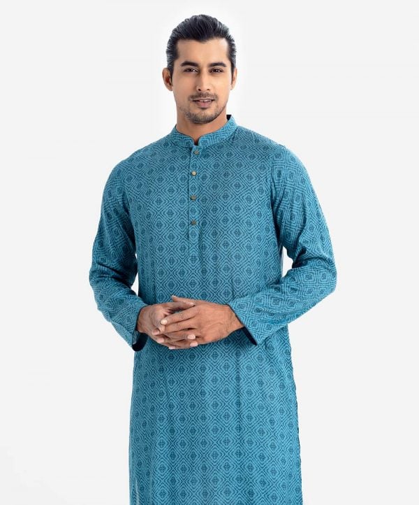 Men's semi fitted panjabi in cotton fabric. Mandarin collar with inseam pockets.