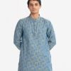 Men's slim-fitted panjabi in printed Jacquard fabric. Mandarin collar and inseam pockets.