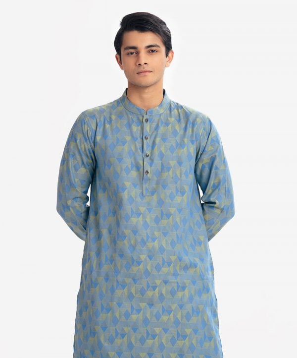 Men's slim-fitted panjabi in printed Jacquard fabric. Mandarin collar and inseam pockets.