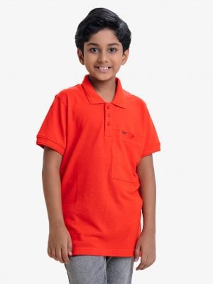 Kid boys short-sleeved polo shirt in cotton pique fabric. A pocket on the chest.