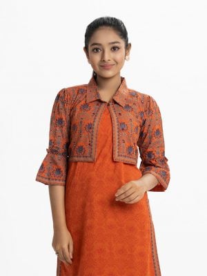 Teen girl printed koti style kameez in viscose fabric. Classic collar koti, bell sleeve with a button fastening at the front and round neck kameez with the patch at the side and hemline.