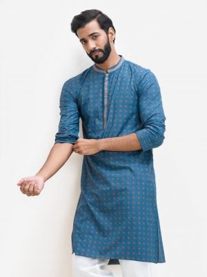 Men's all over printed semi fitted panjabi in viscose fabric. Mandarin collar, full sleeves. Inseam pockets.