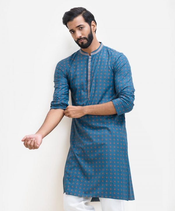 Men's all over printed semi fitted panjabi in viscose fabric. Mandarin collar, full sleeves. Inseam pockets.