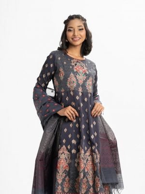 Printed A-line salwar kameez in crepe fabric. Round neck, three-quarter sleeved. Karchupi and embroidery at the front. Culotte pant and half silk dupatta.