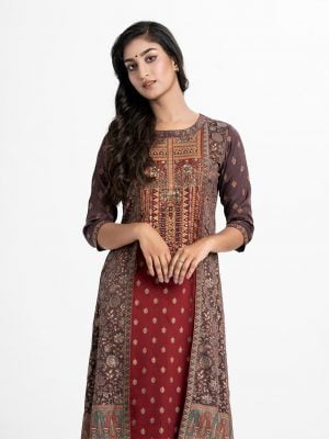 Printed three-quarter sleeved tunic with shrug in crepe fabric. Round Neck, karchupi at the front and hemline.