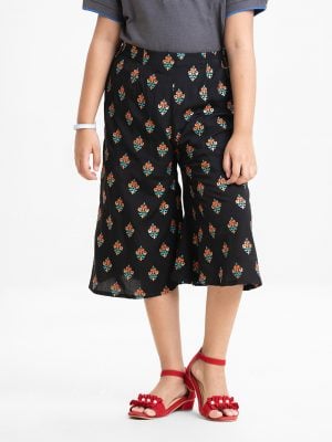 Kid girls Culottes in viscose fabric. Concealed elasticated waistline and all-over ethnic printed.