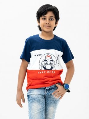 Kid boys short-sleeved T-shirt in single jersey fabric. Crew neck and print at front.