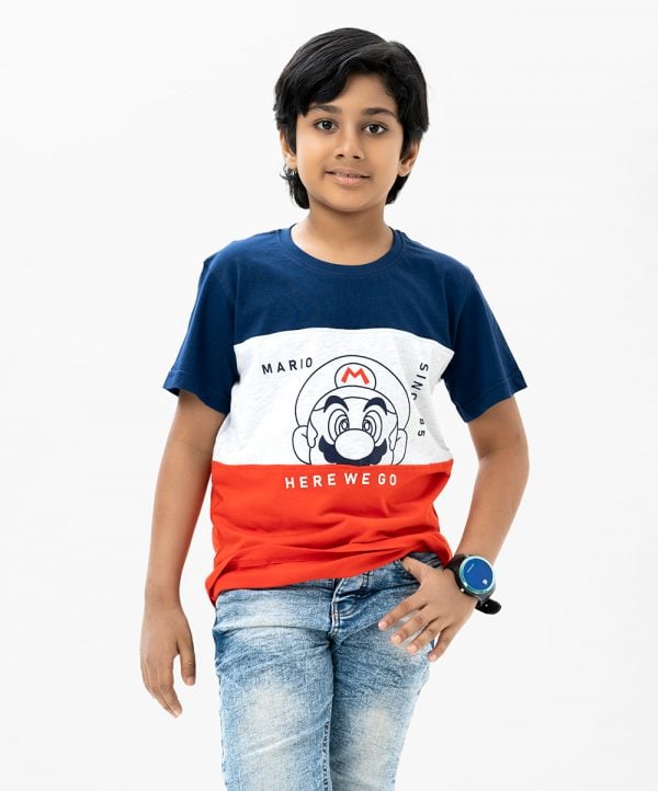 Kid boys short-sleeved T-shirt in single jersey fabric. Crew neck and print at front.