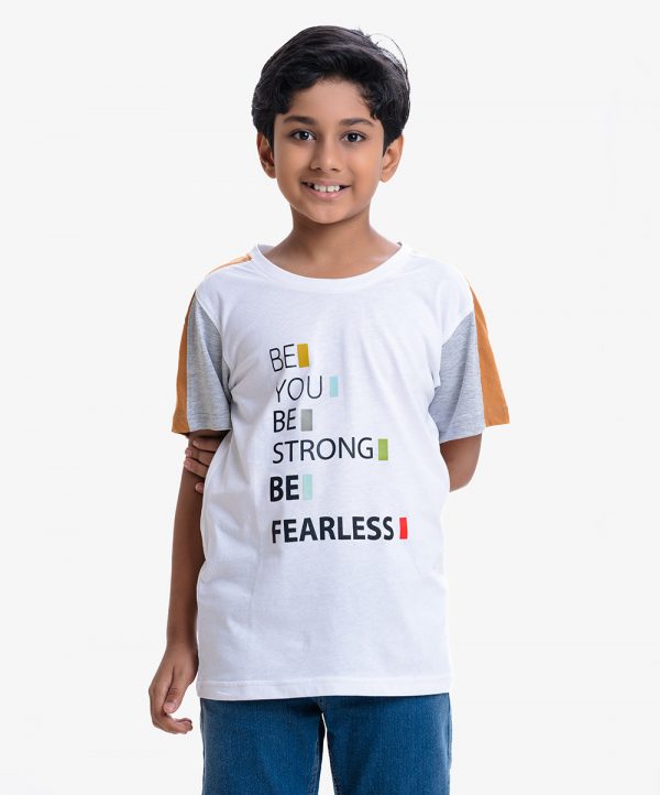 Kid boys t-shirt in cotton single jersey fabric. Round neck, short sleeves. Motivational typography print at front.