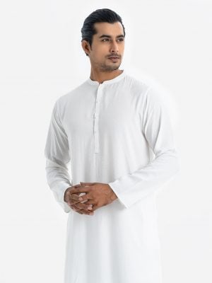 Men's semi fitted panjabi in cotton fabric. Mandarin collar with inseam pockets.