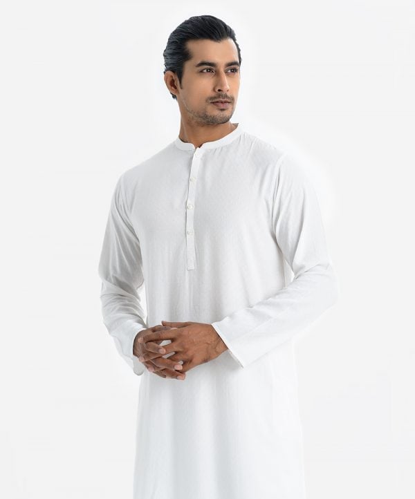 Men's semi fitted panjabi in cotton fabric. Mandarin collar with inseam pockets.