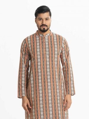 Mens printed slim-fitted panjabi in cotton fabric. Mandarin collar, inseam pockets. Button fastening at the front.