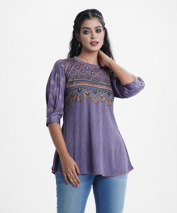 Printed A-line top in zoom fabric. Round neck with frill trim. three-quarter sleeved. Karchupi at the front.