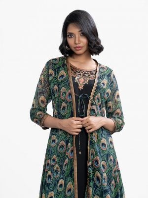 Front opening with tie-cord fastening, three-quarter sleeved, printed georgette fabric shrug with round neck sleeveless tunic.