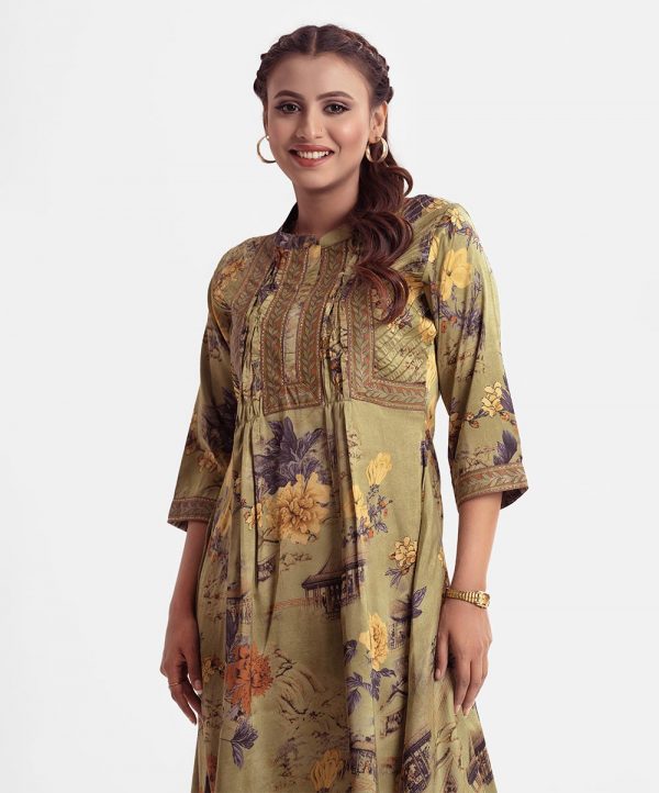 Floral A-line tunic in printed georgette fabric. Stand collar, three-quarter sleeved. Diamond pintuck and attached patch at the top front and hemline.