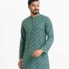 Mens printed panjabi in cotton fabric. Mandarin collar, inseam pockets. Button fastening at the front.