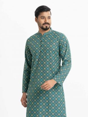 Mens printed panjabi in cotton fabric. Mandarin collar, inseam pockets. Button fastening at the front.