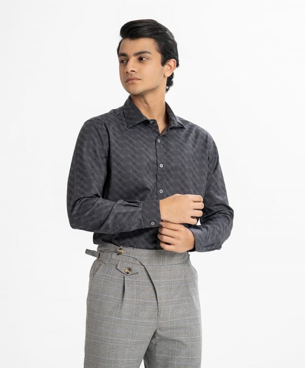 Men's slim fit business casual shirt in cotton blended fabric. Classic collar, long sleeves with adjustable cuffs and button fastening at the front.