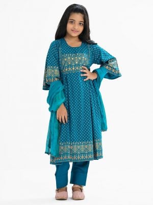 Kids girl salwar-kameez in viscose fabric. Round neck and bell-sleeved kameez and karchupi at the front. Viscose pant and georgette dupatta.