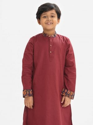 Kids boy panjabi in jacquard fabric. Mandarin collar, inseam pockets. Button fastening at the front.