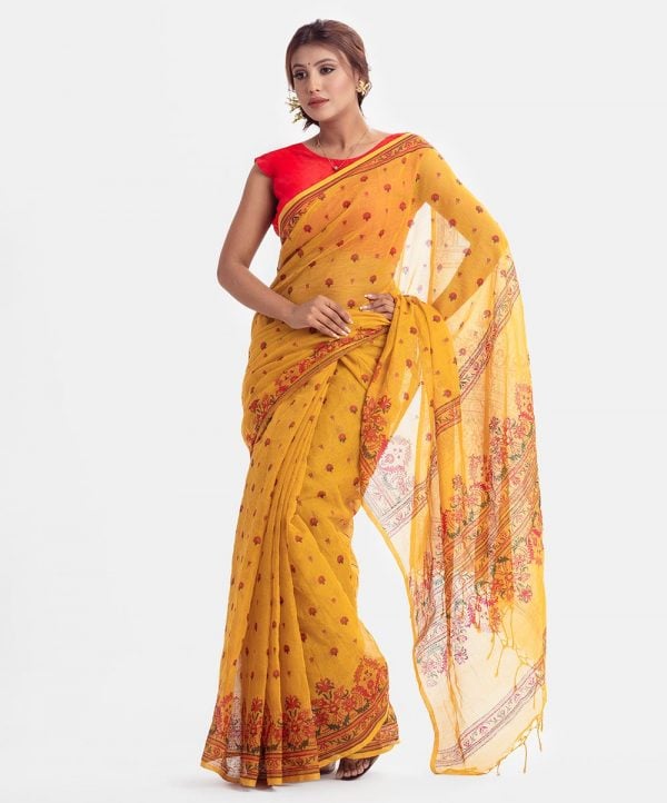 All-over printed saree in blended cotton fabric. Fringe trim at the border of anchal.