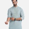 Men's semi fitted panjabi in cotton blended fabric. Mandarin collar, and inseam pockets. Embroidery at the front and sleeve.