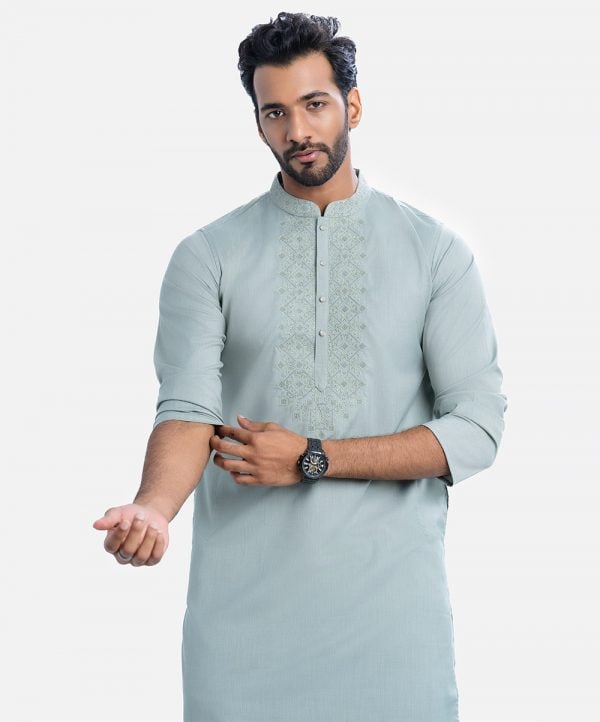 Men's semi fitted panjabi in cotton blended fabric. Mandarin collar, and inseam pockets. Embroidery at the front and sleeve.