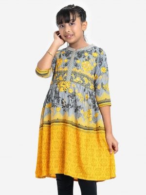 Kid Girl's floral printed A-line tunic in viscose fabric. Stand collar with placket, three-quarter sleeves. Pleated waistline and karchupi at front.