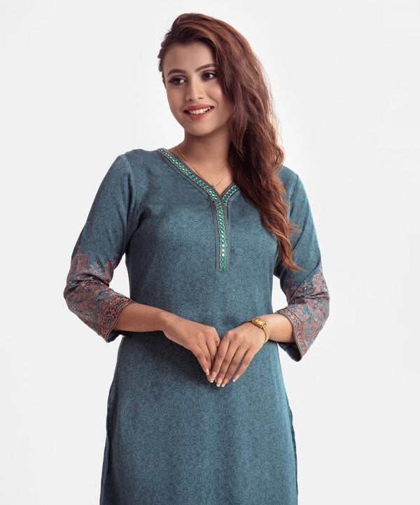 Printed A-line kameez in crepe fabric. V-neck, three-quarter sleeved. Karchupi at the at the front and hemline.