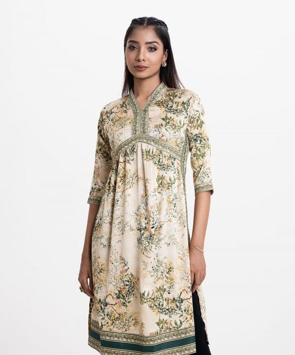 Floral printed straight kameez in printed georgette fabric. Patch and embroidery at front with neckline and sleeves.