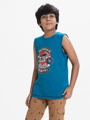 Kid boys sleeveless t-shirt in cotton single jersey fabric. Crew neck and print on the chest.